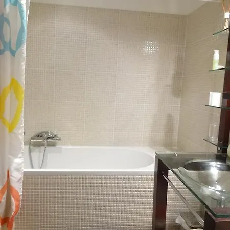 Les Serruriers - Spacieux Avec Terrasse & Parking Appartement